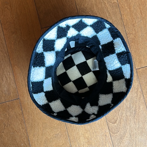 Fuzzy checkerboard Vans bucket hat - Picture 3 of 6
